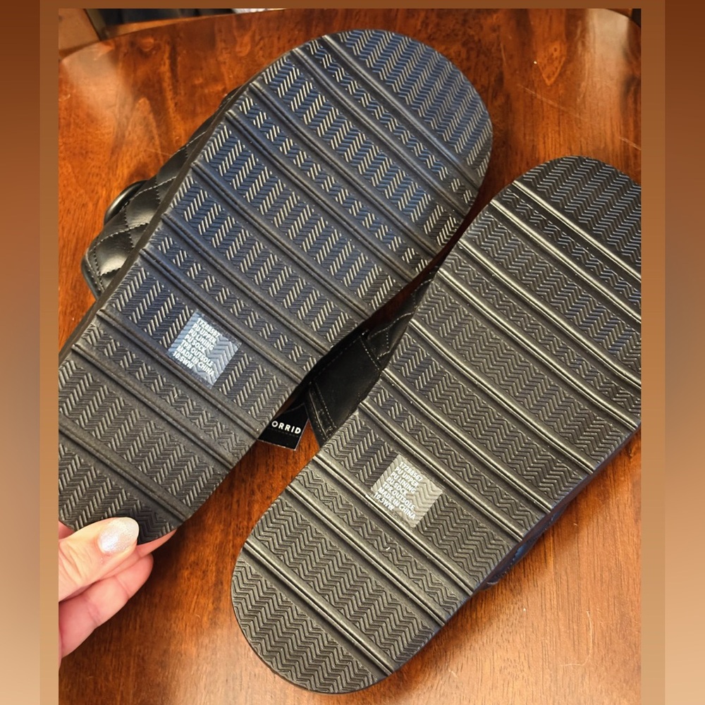 ⚫️ NWT Torrid Black Quilted Slide Sandals - Picture 2 of 3